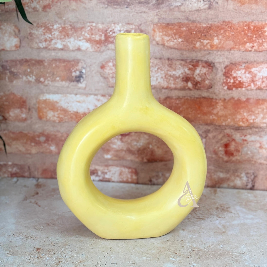 Vase artisanal Tafoukt mat allongé jaune
