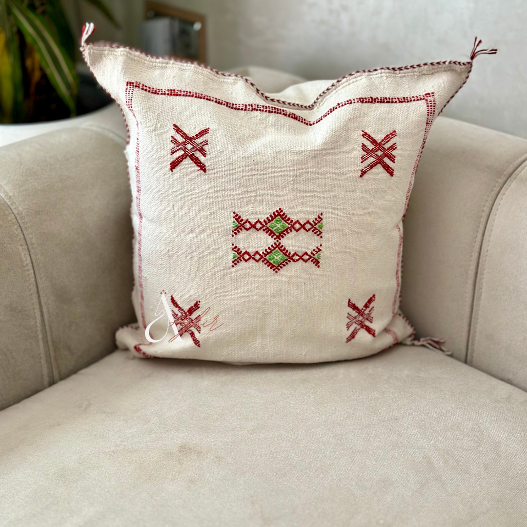 Housse de coussin artisanale Sabra (soie de cactus) crème et rouge