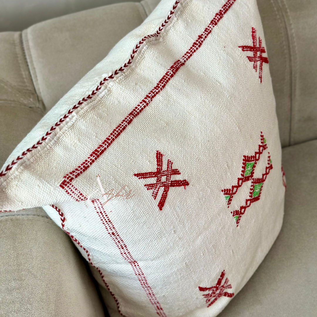 Housse de coussin artisanale Sabra (soie de cactus) crème et rouge