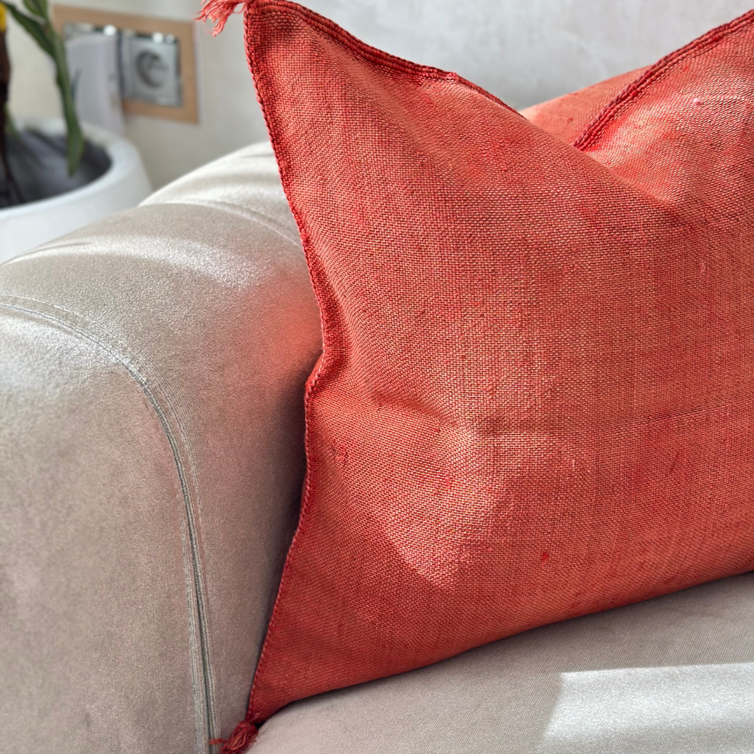 Grande housse de coussin artisanale Sabra (soie de cactus) saumon foncé