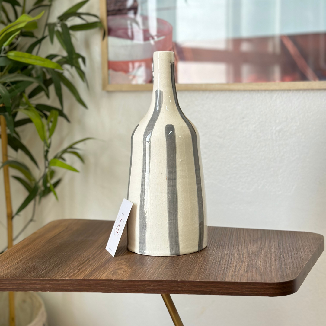 Vase bouteille gris rayé