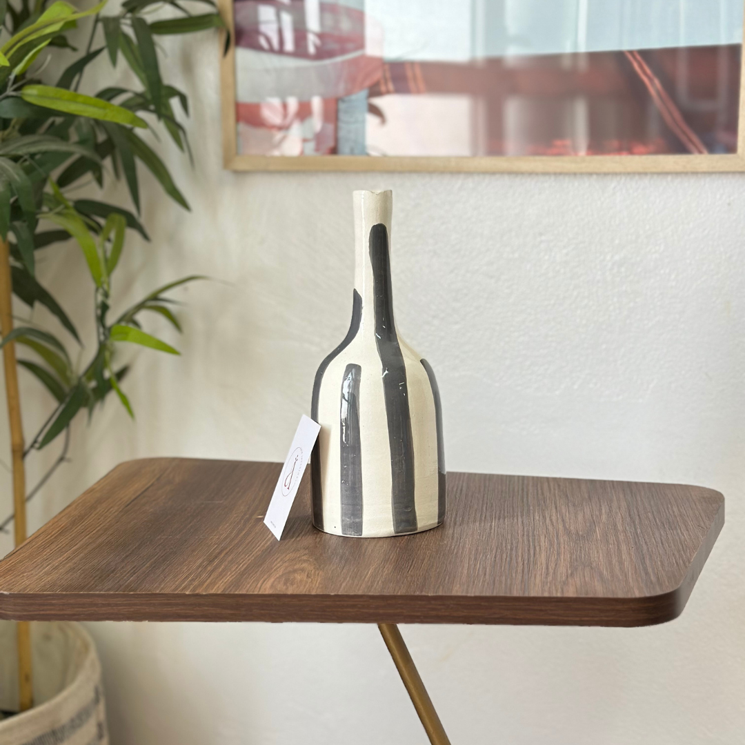 Vase bouteille gris rayé